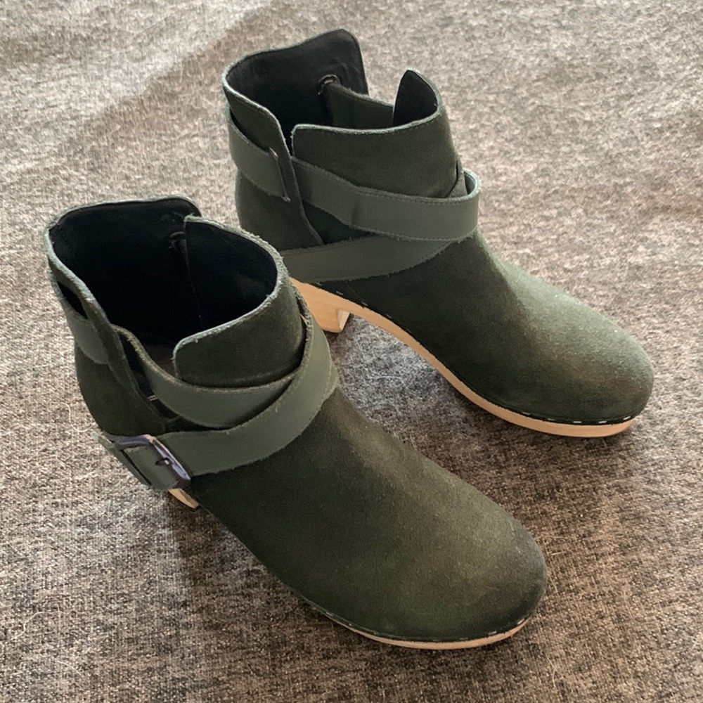 Worn once. Free People. Spruce green suede and leather. Wood platform heel.